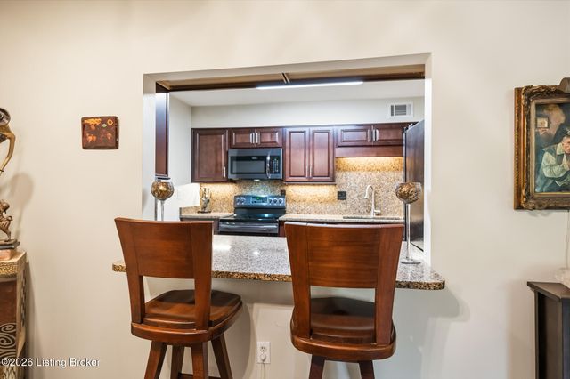 6515 Marina Dr, Prospect, KY 40059
