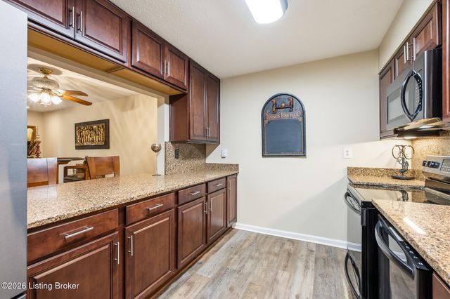 6515 Marina Dr, Prospect, KY 40059