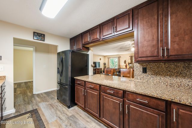6515 Marina Dr, Prospect, KY 40059