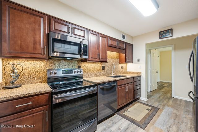 6515 Marina Dr, Prospect, KY 40059