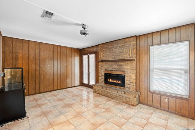 105 Scott Ave, Universal City, TX 78148