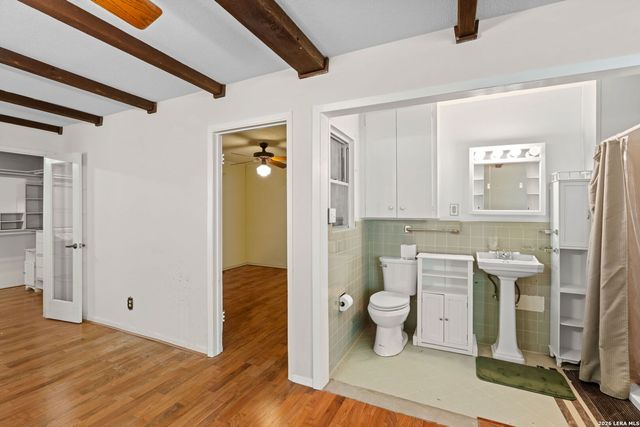 105 Scott Ave, Universal City, TX 78148