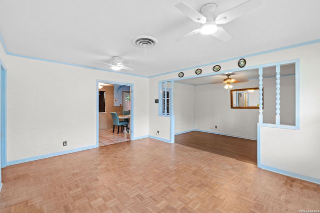 105 Scott Ave, Universal City, TX 78148