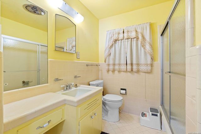 105 Scott Ave, Universal City, TX 78148