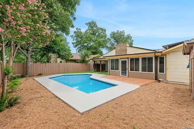 105 Scott Ave, Universal City, TX 78148