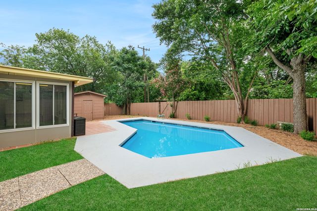 105 Scott Ave, Universal City, TX 78148
