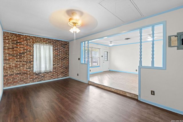 105 Scott Ave, Universal City, TX 78148