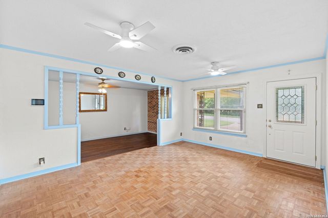 105 Scott Ave, Universal City, TX 78148