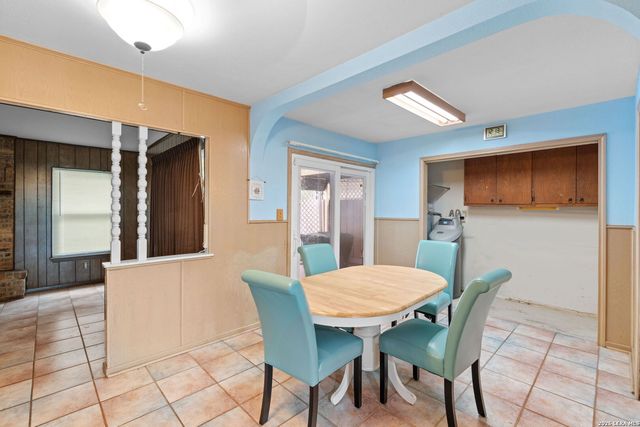 105 Scott Ave, Universal City, TX 78148