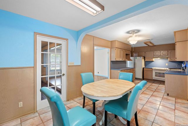 105 Scott Ave, Universal City, TX 78148