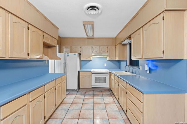 105 Scott Ave, Universal City, TX 78148
