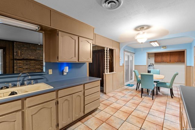 105 Scott Ave, Universal City, TX 78148