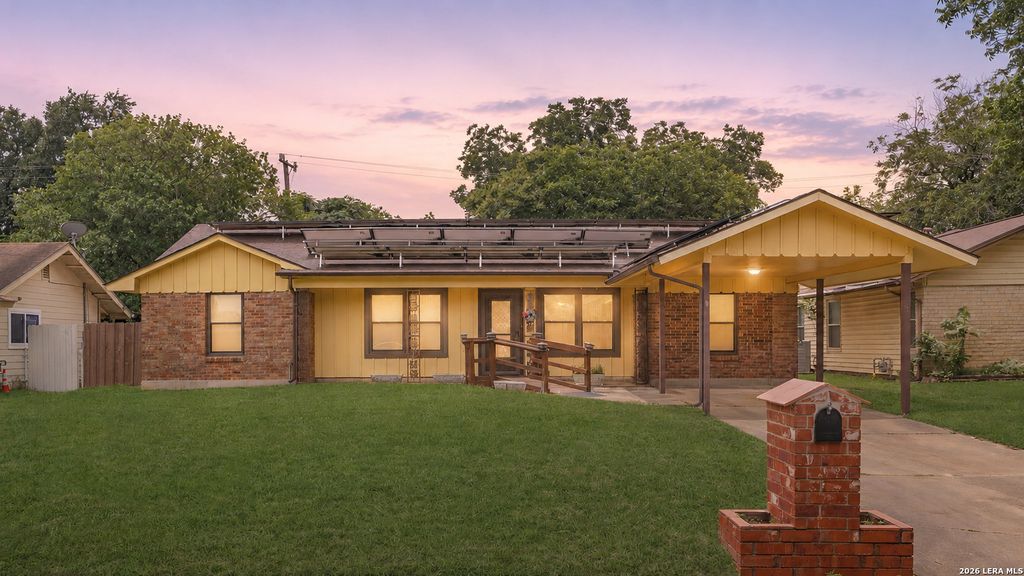 105 Scott Ave, Universal City, TX 78148