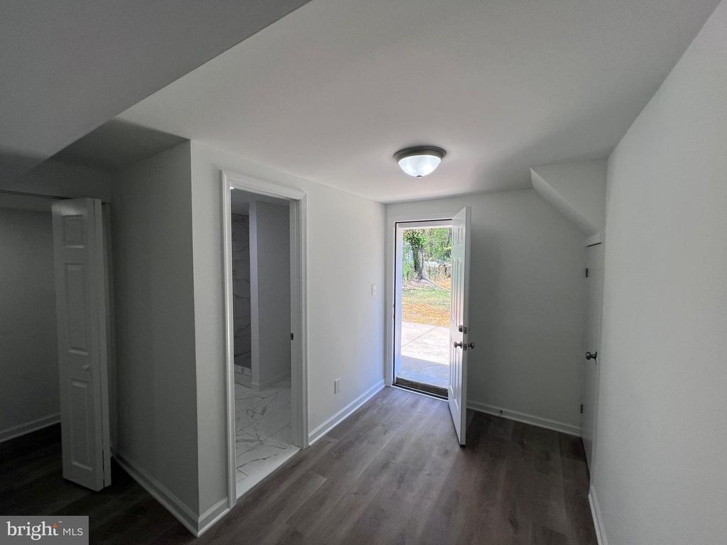 Image 11 of property listing at 5405 NEWBY AVE, Riverdale, MD 20737