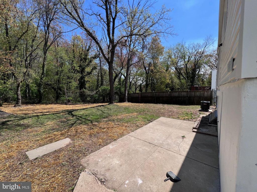 Image 12 of property listing at 5405 NEWBY AVE, Riverdale, MD 20737