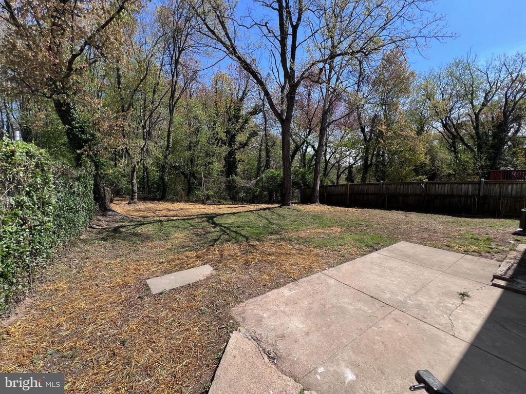 Image 13 of property listing at 5405 NEWBY AVE, Riverdale, MD 20737