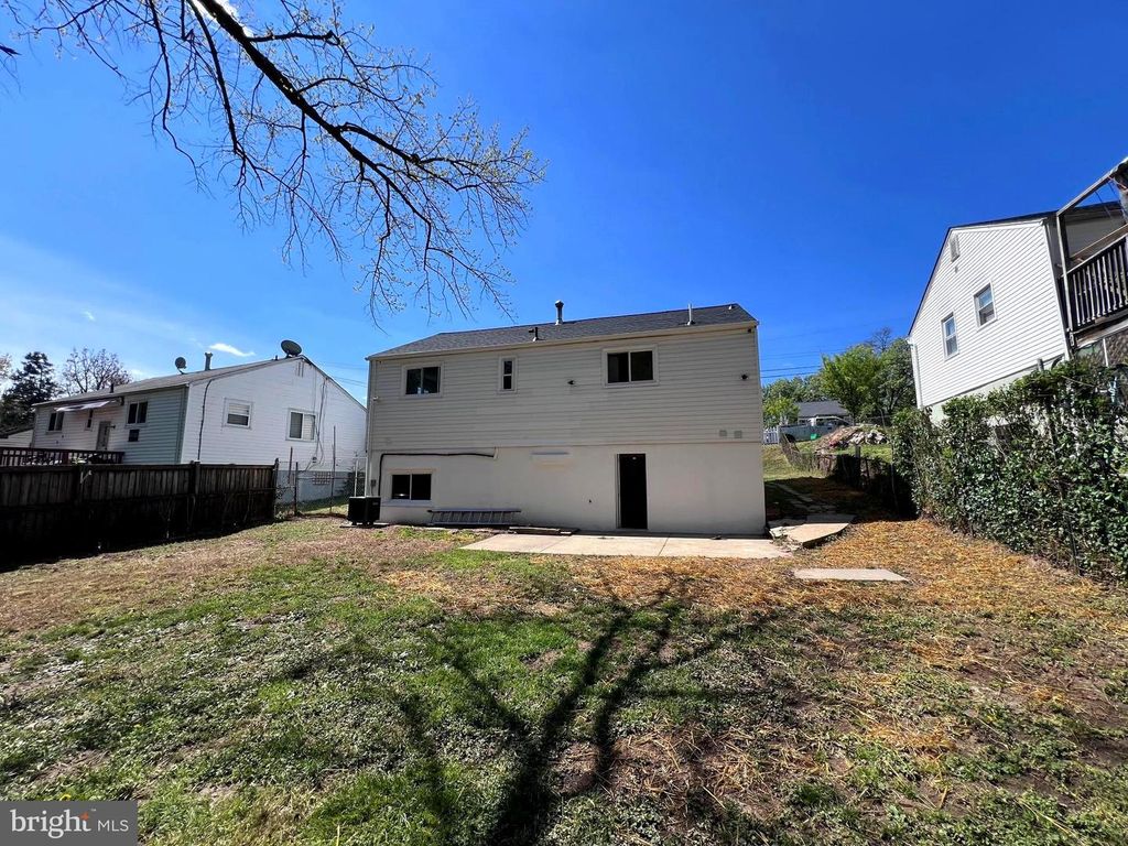 Image 14 of property listing at 5405 NEWBY AVE, Riverdale, MD 20737