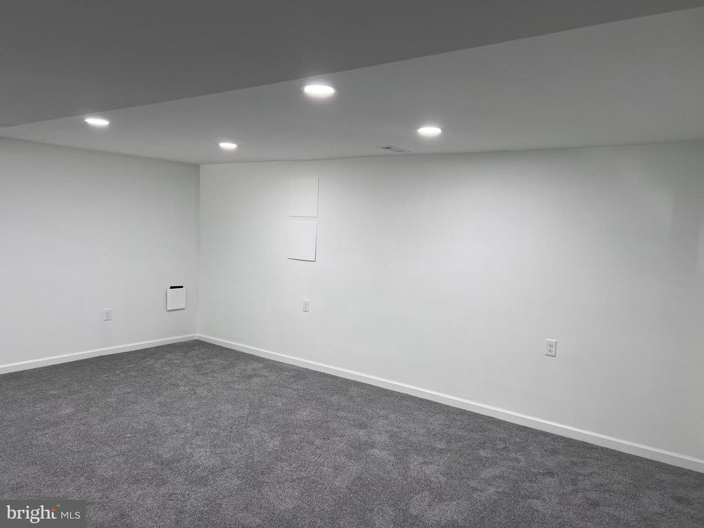 Image 16 of property listing at 5405 NEWBY AVE, Riverdale, MD 20737