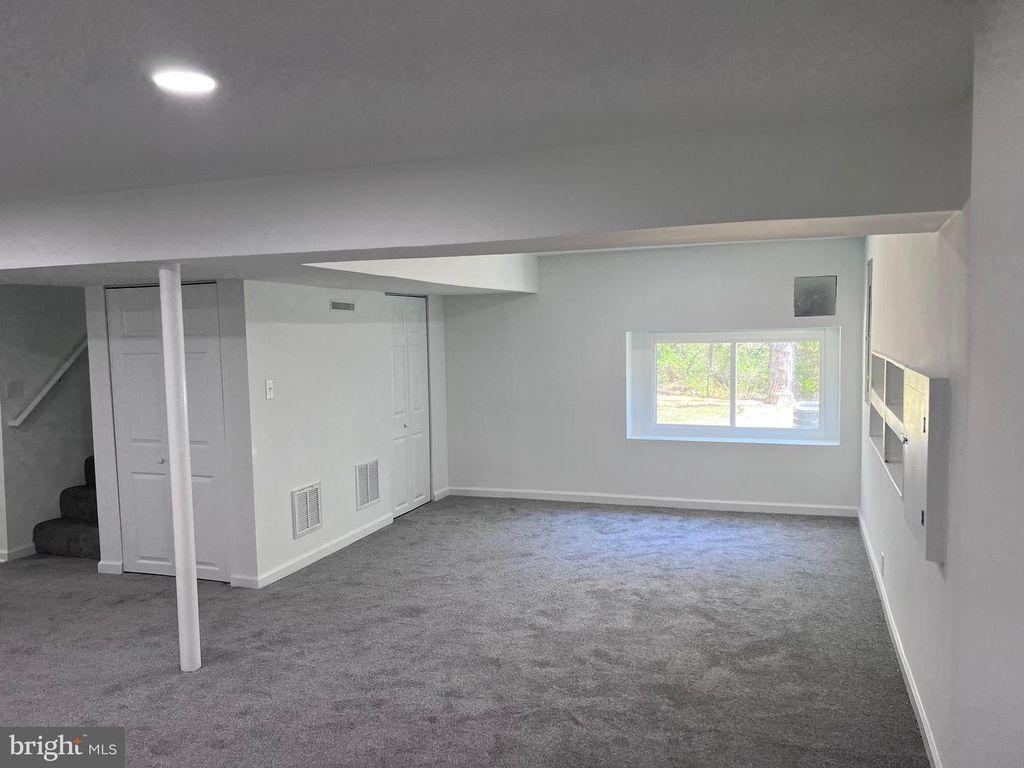 Image 19 of property listing at 5405 NEWBY AVE, Riverdale, MD 20737