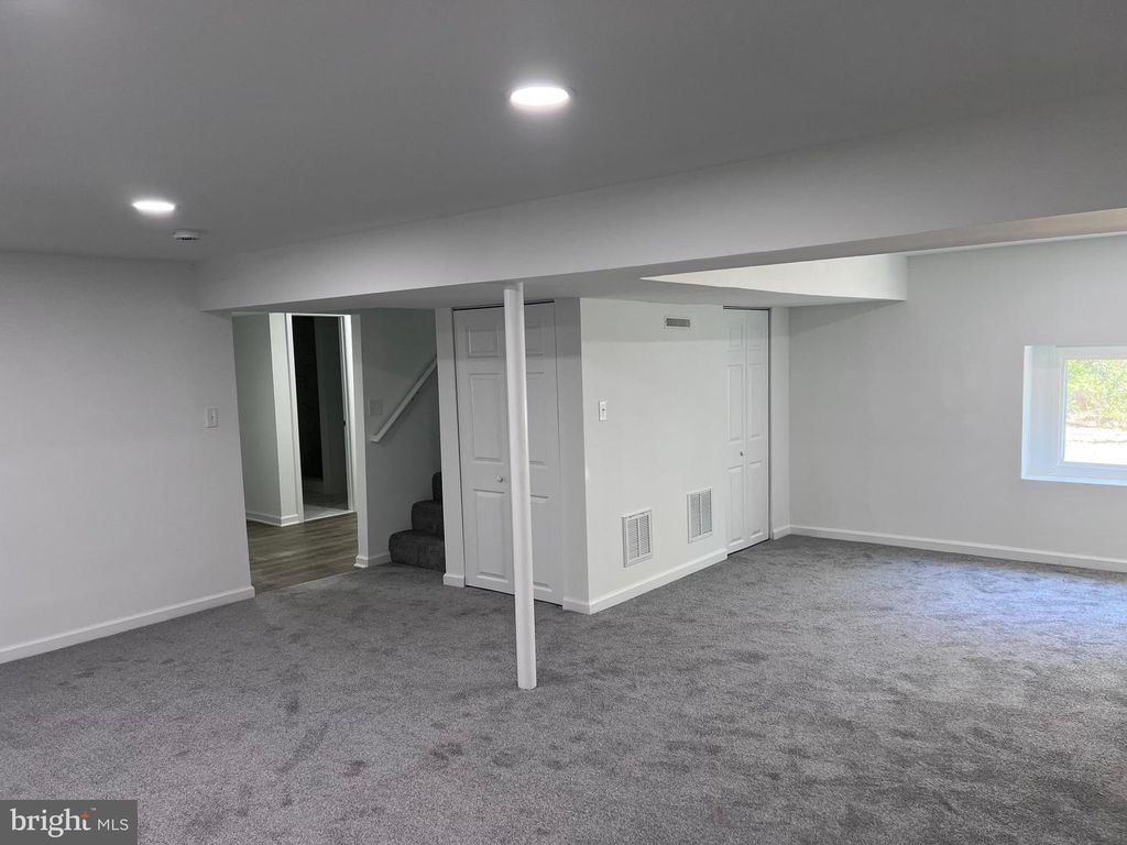 Image 20 of property listing at 5405 NEWBY AVE, Riverdale, MD 20737