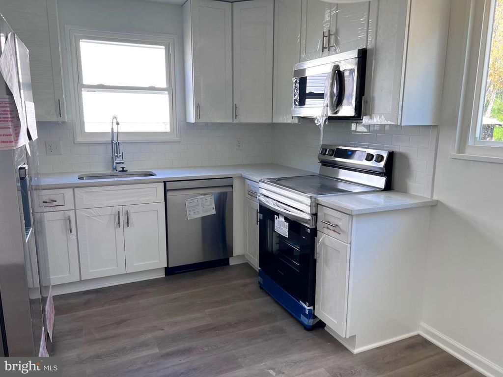 Image 22 of property listing at 5405 NEWBY AVE, Riverdale, MD 20737