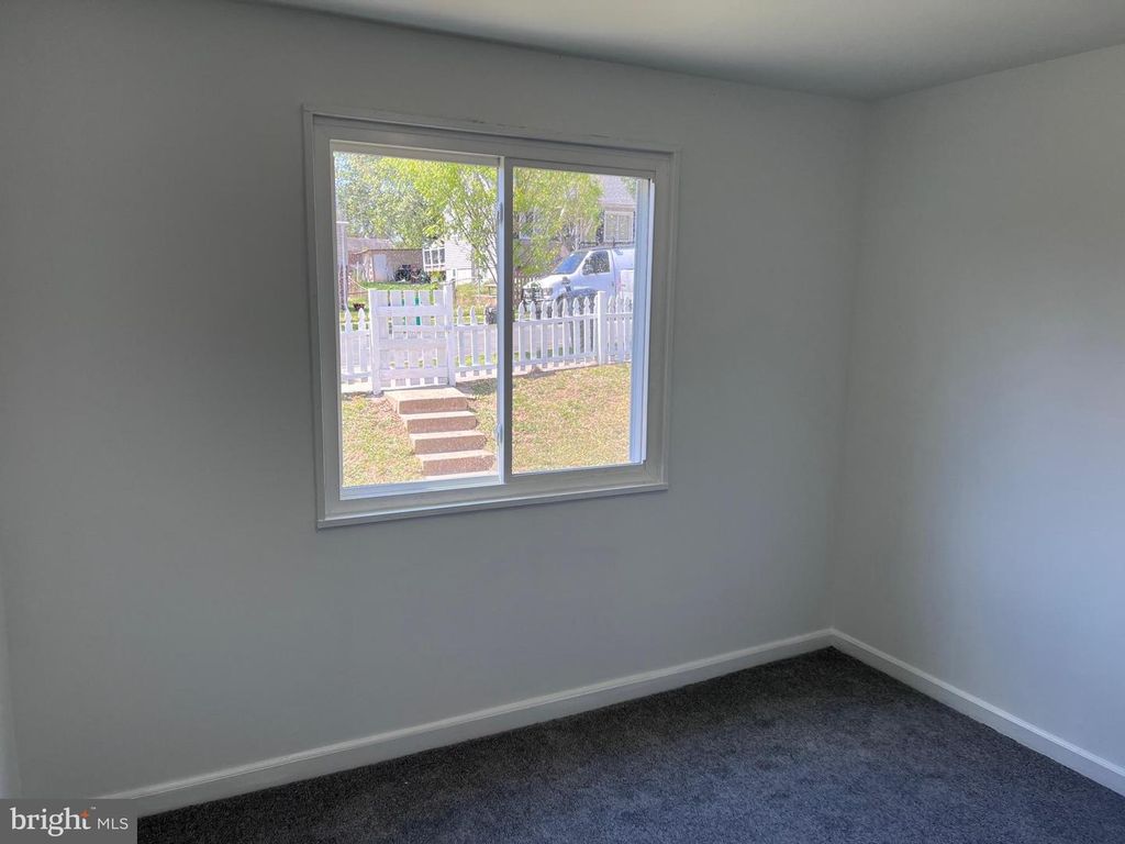Image 23 of property listing at 5405 NEWBY AVE, Riverdale, MD 20737