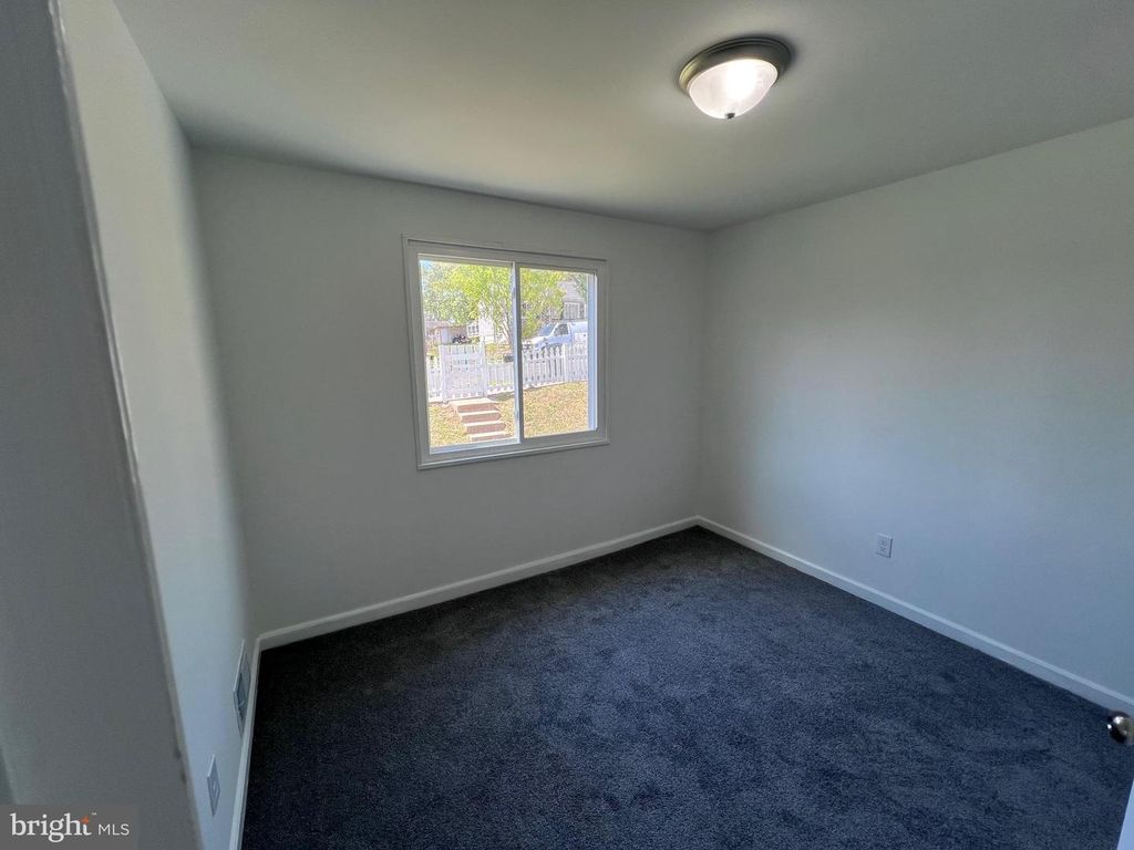 Image 24 of property listing at 5405 NEWBY AVE, Riverdale, MD 20737