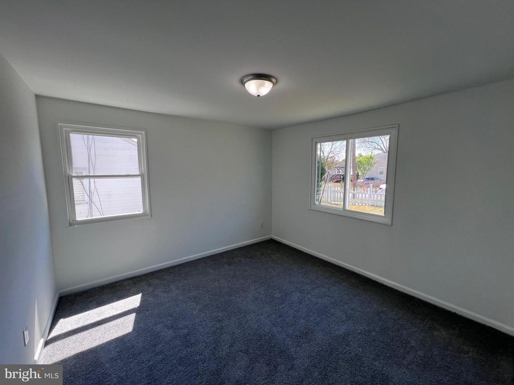 Image 25 of property listing at 5405 NEWBY AVE, Riverdale, MD 20737