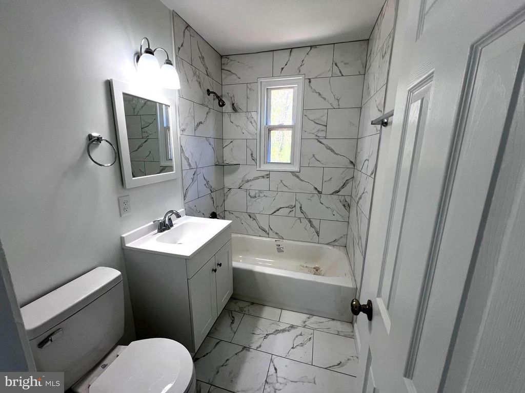 Image 27 of property listing at 5405 NEWBY AVE, Riverdale, MD 20737