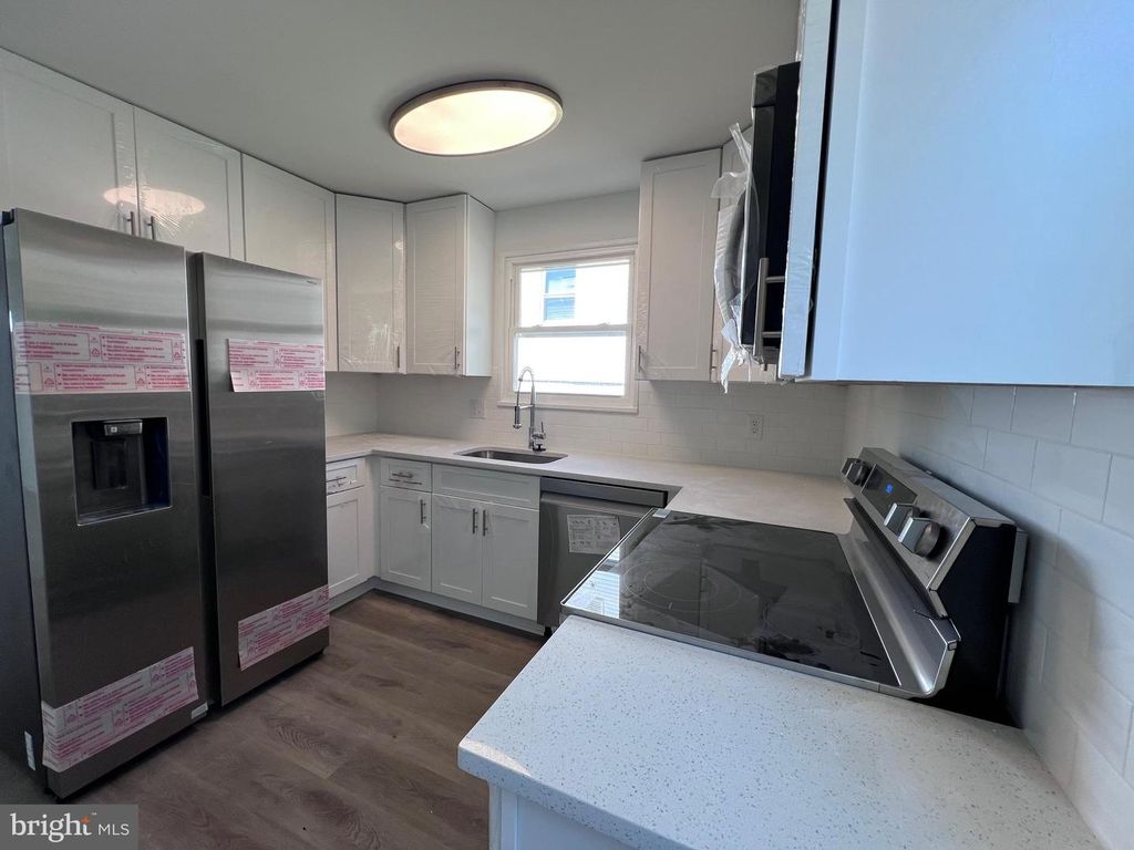 Image 29 of property listing at 5405 NEWBY AVE, Riverdale, MD 20737