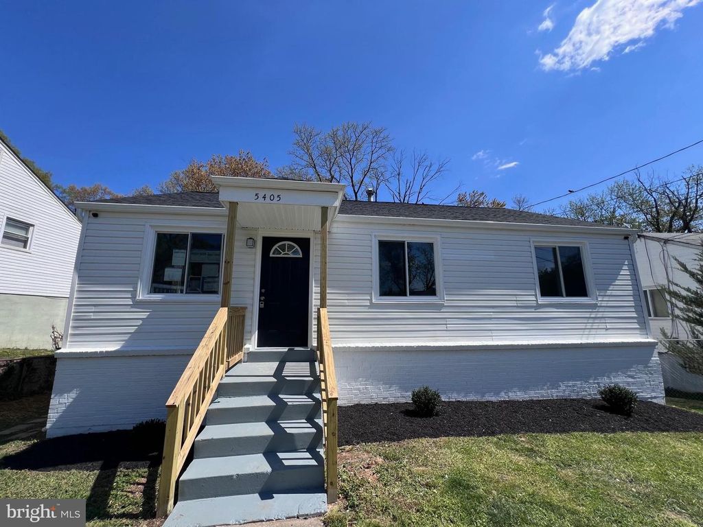 Image 4 of property listing at 5405 NEWBY AVE, Riverdale, MD 20737