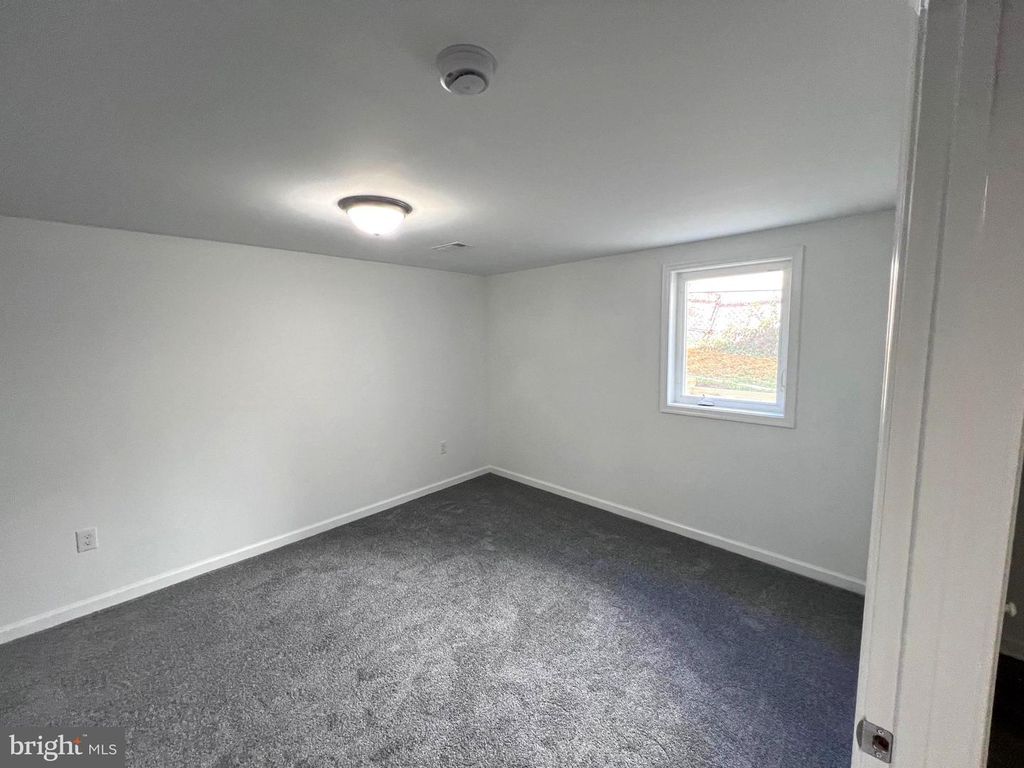 Image 5 of property listing at 5405 NEWBY AVE, Riverdale, MD 20737