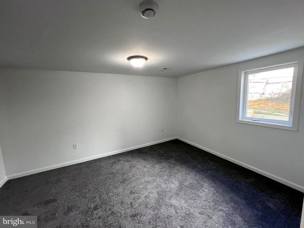 Image 6 of property listing at 5405 NEWBY AVE, Riverdale, MD 20737