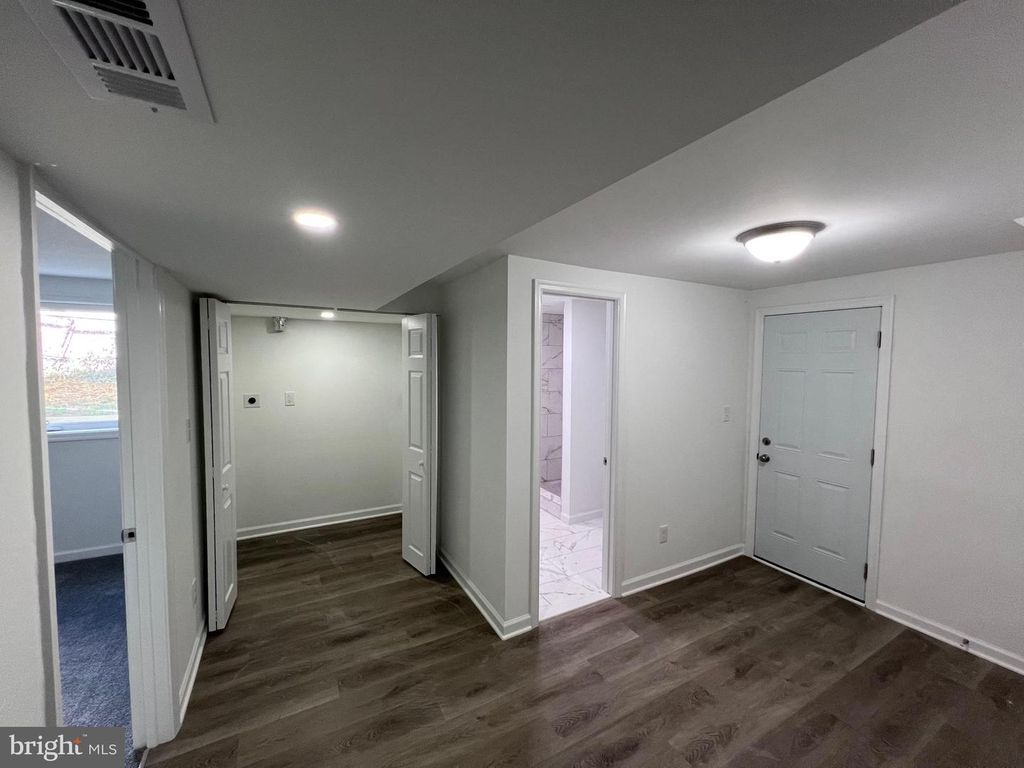 Image 8 of property listing at 5405 NEWBY AVE, Riverdale, MD 20737