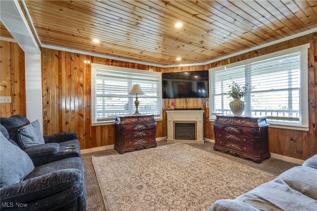 5616 Faircrest Street SW, Navarre, OH 44662