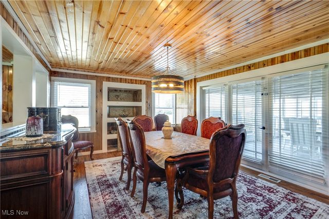 5616 Faircrest Street SW, Navarre, OH 44662