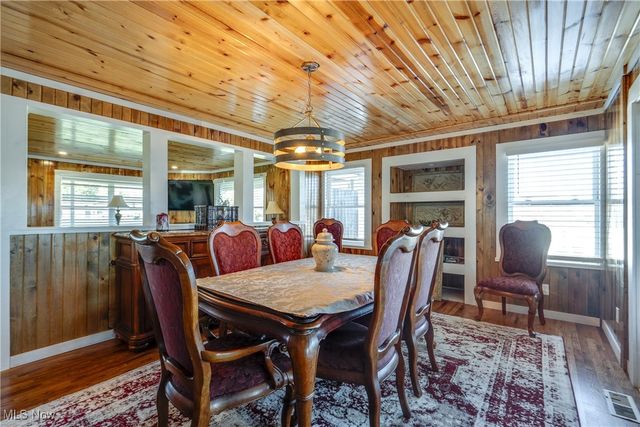 5616 Faircrest Street SW, Navarre, OH 44662