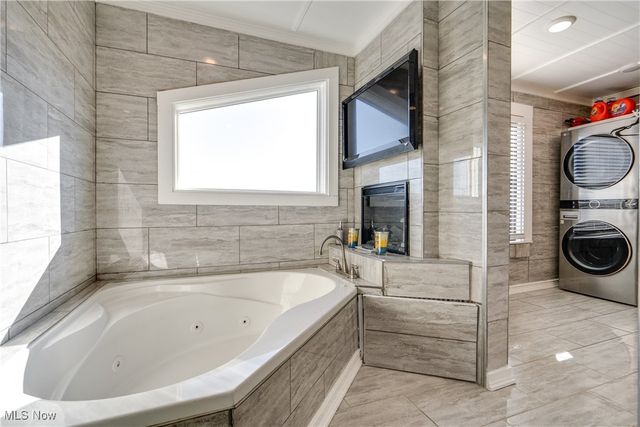 5616 Faircrest Street SW, Navarre, OH 44662