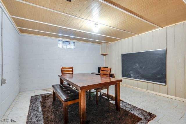 5616 Faircrest Street SW, Navarre, OH 44662