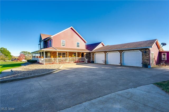 5616 Faircrest Street SW, Navarre, OH 44662