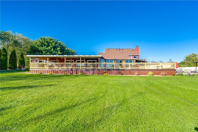 5616 Faircrest Street SW, Navarre, OH 44662