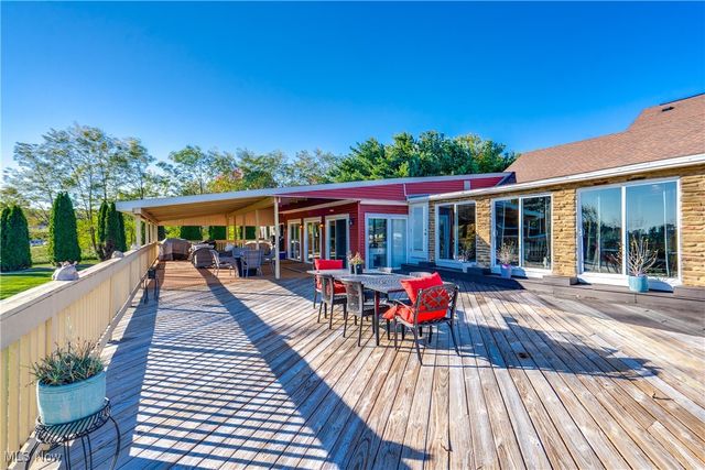 5616 Faircrest Street SW, Navarre, OH 44662