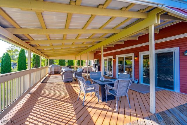 5616 Faircrest Street SW, Navarre, OH 44662