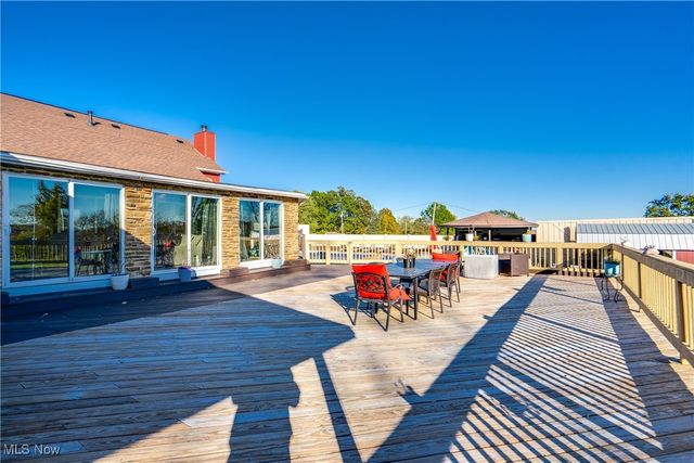 5616 Faircrest Street SW, Navarre, OH 44662