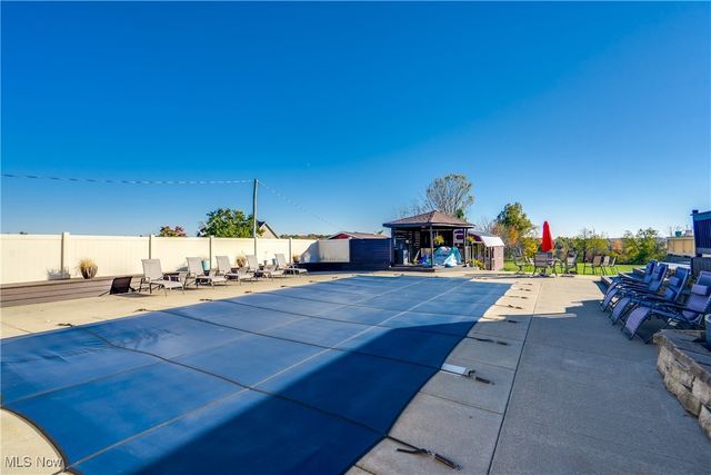 5616 Faircrest Street SW, Navarre, OH 44662