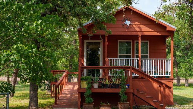 190 Turnaround, Seguin, TX 78155