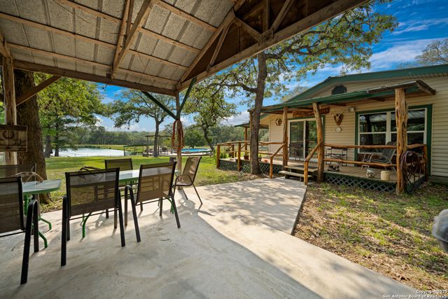 190 Turnaround, Seguin, TX 78155