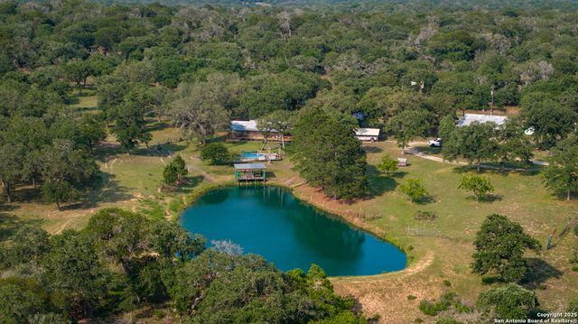 190 Turnaround, Seguin, TX 78155