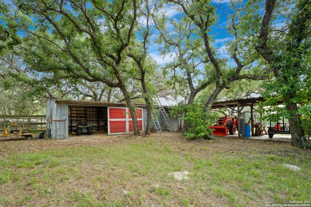 190 Turnaround, Seguin, TX 78155