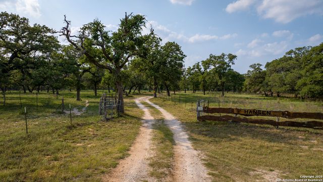 190 Turnaround, Seguin, TX 78155